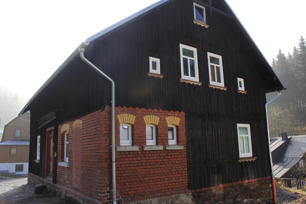 Ferienhaus Anno Dazumal, Wie Zu Oma'S Zeiten Apartamento Klingenthal Exterior foto