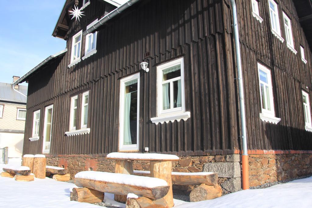 Ferienhaus Anno Dazumal, Wie Zu Oma'S Zeiten Apartamento Klingenthal Exterior foto