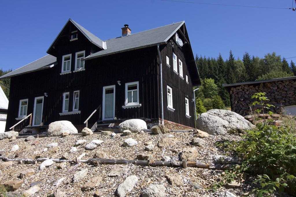 Ferienhaus Anno Dazumal, Wie Zu Oma'S Zeiten Apartamento Klingenthal Exterior foto