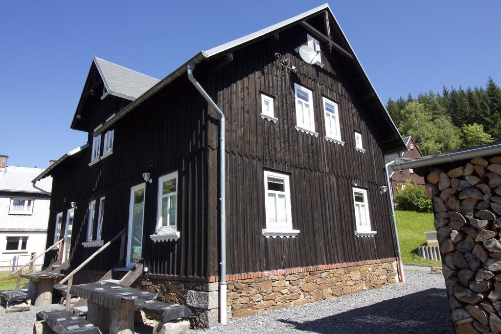 Ferienhaus Anno Dazumal, Wie Zu Oma'S Zeiten Apartamento Klingenthal Exterior foto