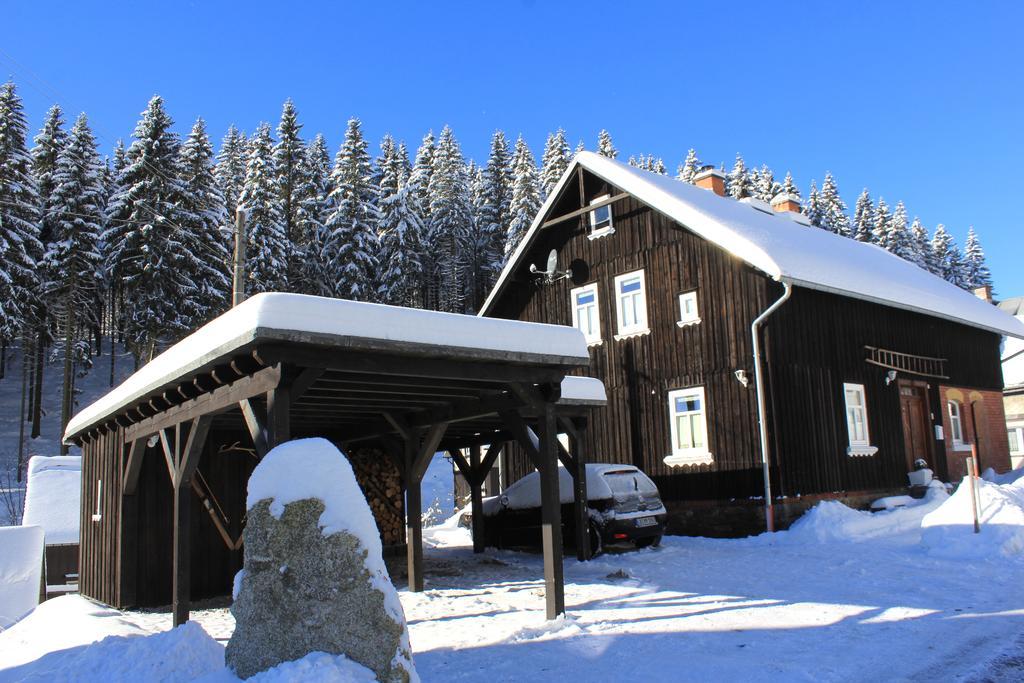 Ferienhaus Anno Dazumal, Wie Zu Oma'S Zeiten Apartamento Klingenthal Exterior foto